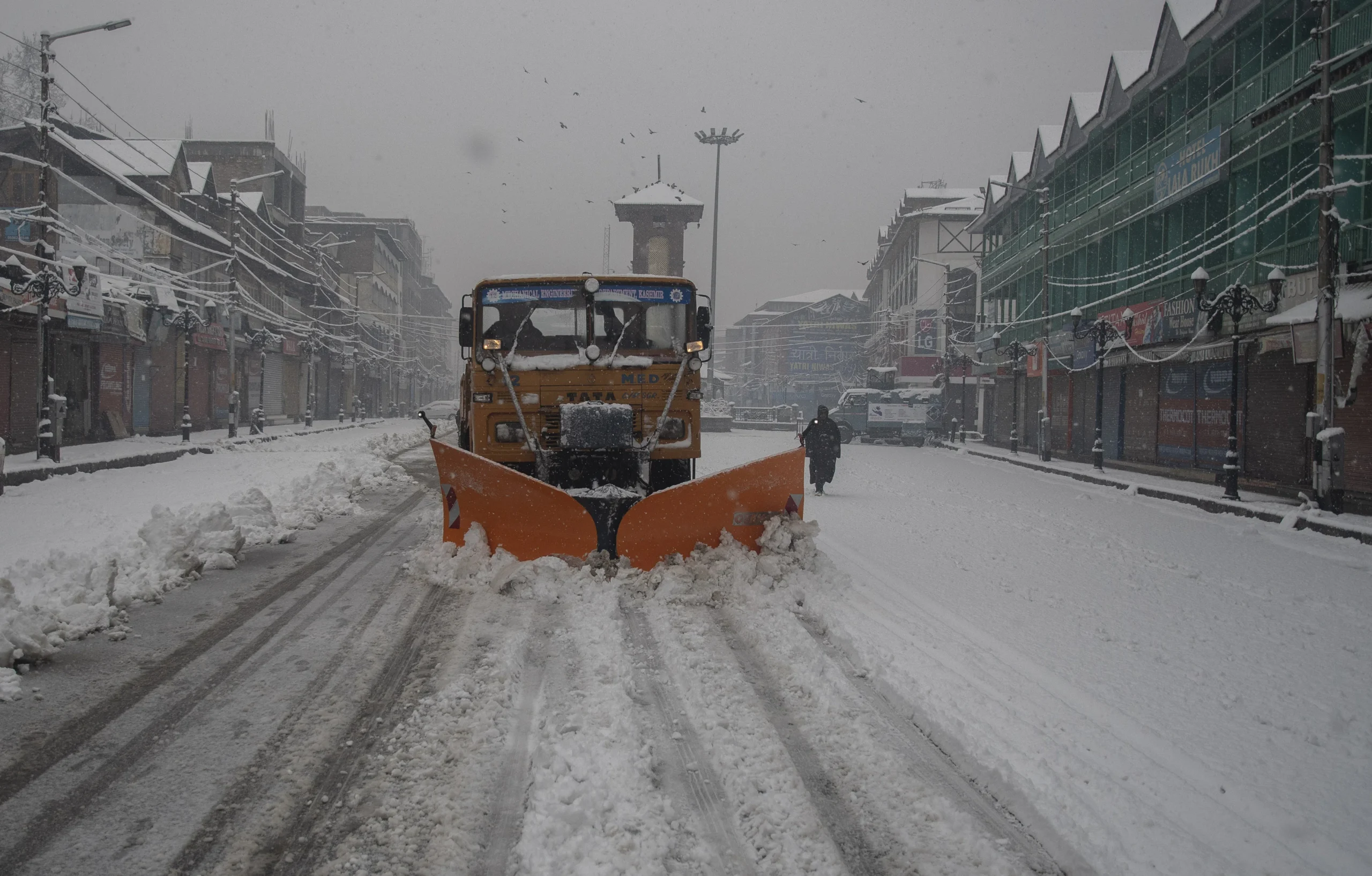 R&B department initiates departmental action over delay in snow clearance in Kashmir