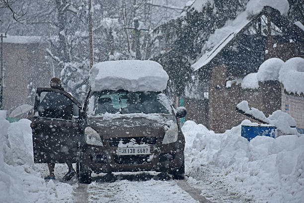 Tourists Stranded as Heavy Snowfall Blocks Roads in Patnitop